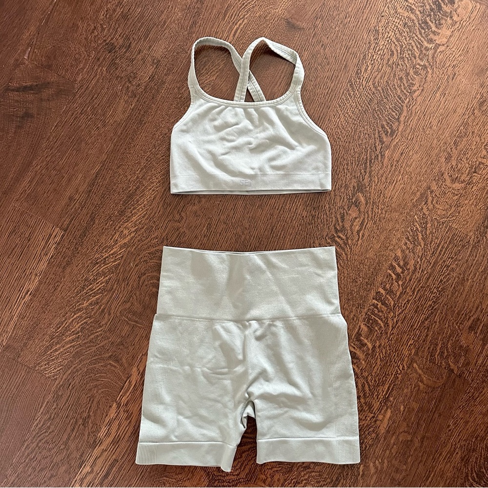 Set Active athletic set in light green